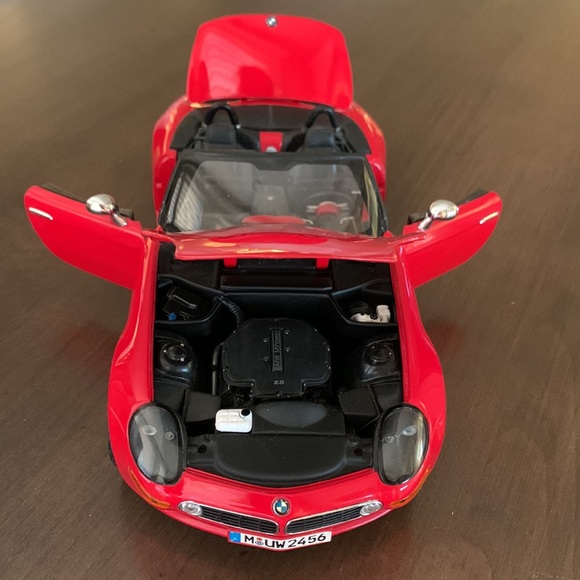BMW Z8 Collectors Model Car - Red - Picture 6 of 16